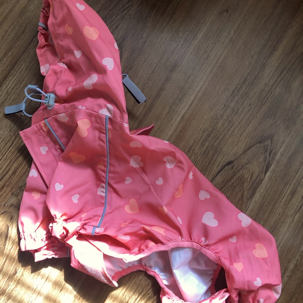 NWOT Size small-mesium dogs raincoat with collar hole!